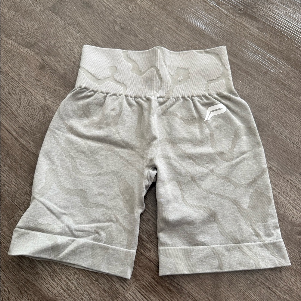 Persue Firness Light Green Patterned Shorts
